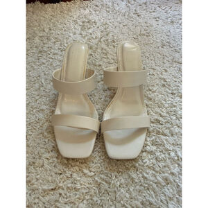 Women's Cushionaire Creamy White Kitten Heel Sandals Size 7